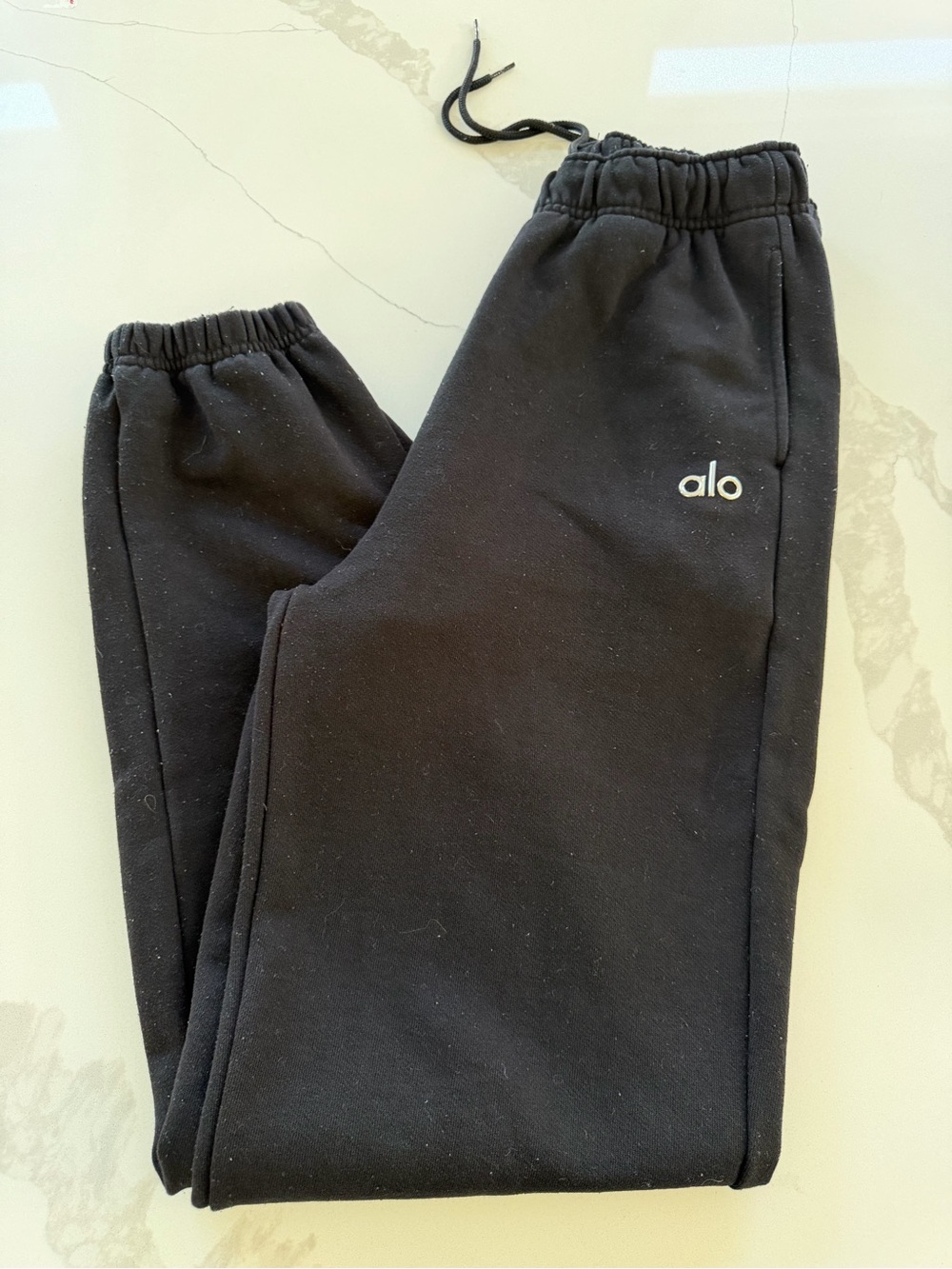 black Alo Yoga Accolade small sweatpants